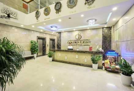  Golden Light Hotel