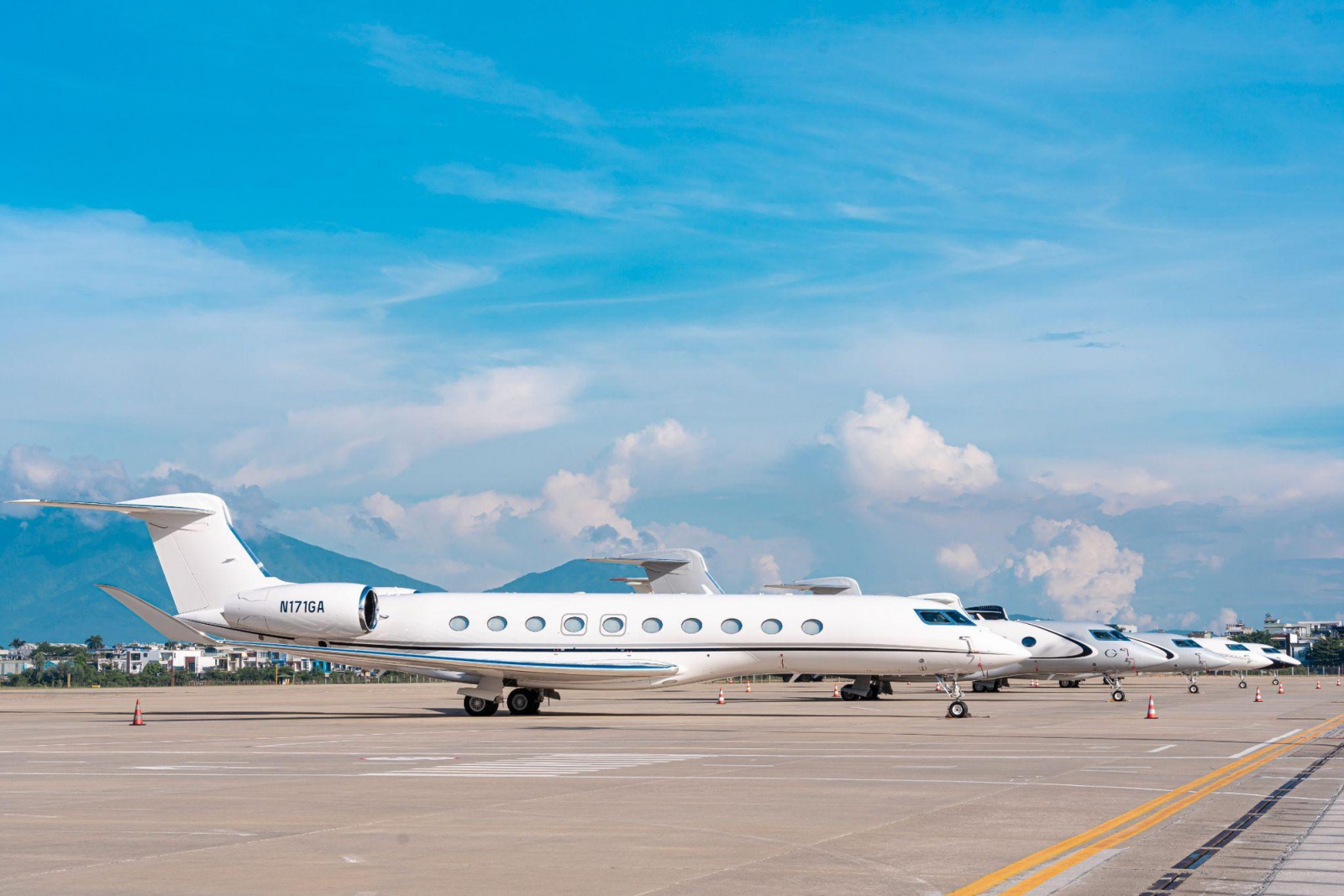 5 chuyên cơ Gulfstream đỗ tại sân bay Đà Nẵng hôm 17/10.
