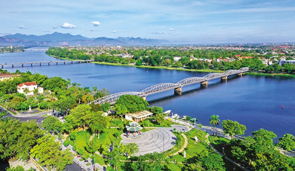 Tour Huế 2 ngày 1 đêm khám phá địa điểm du lịch nổi tiếng