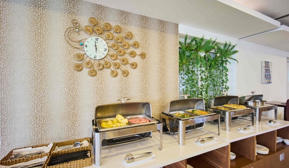  Golden Light Hotel