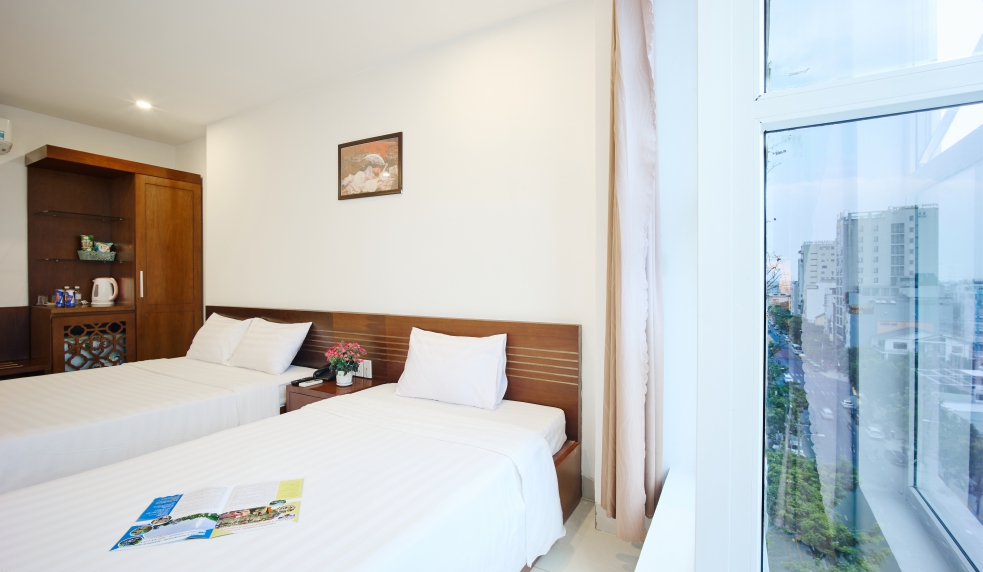  Golden Light Hotel