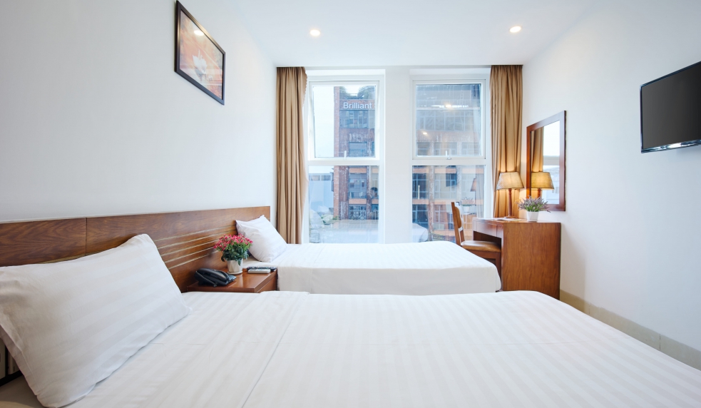  Golden Light Hotel
