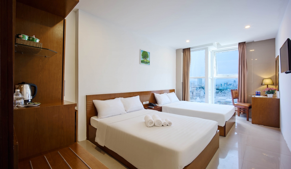  Golden Light Hotel