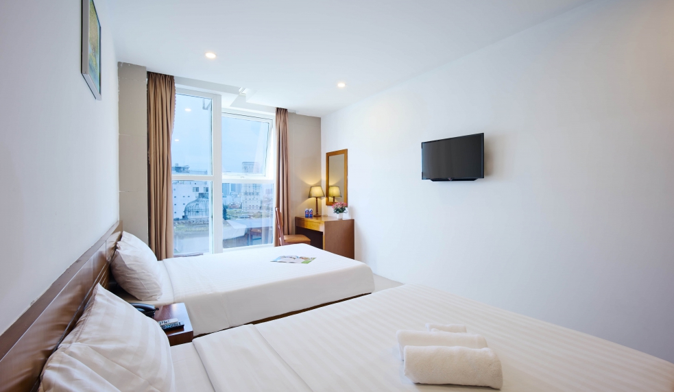  Golden Light Hotel
