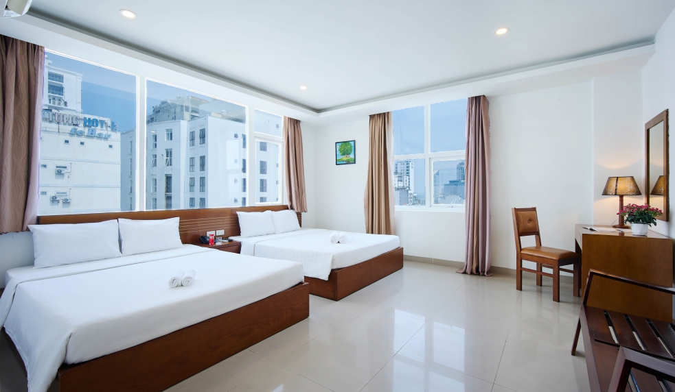  Golden Light Hotel