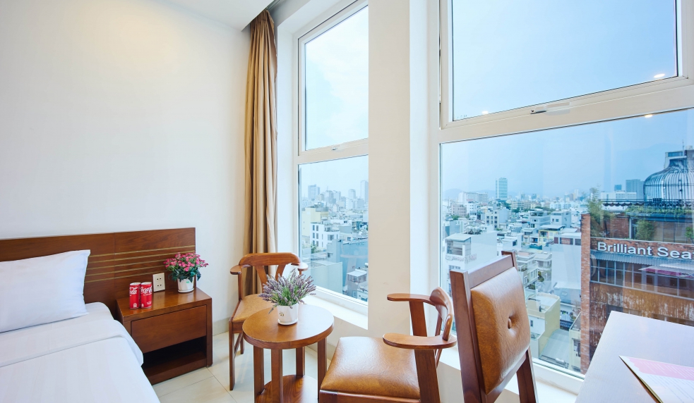  Golden Light Hotel