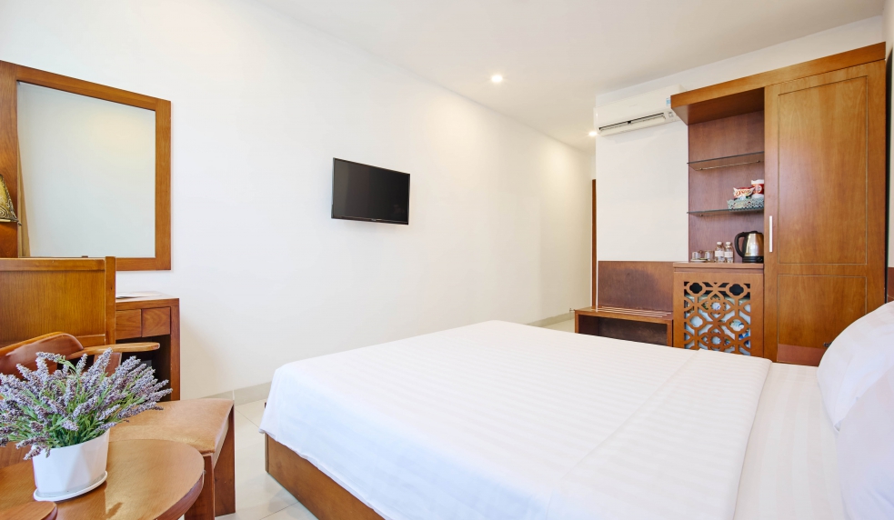  Golden Light Hotel